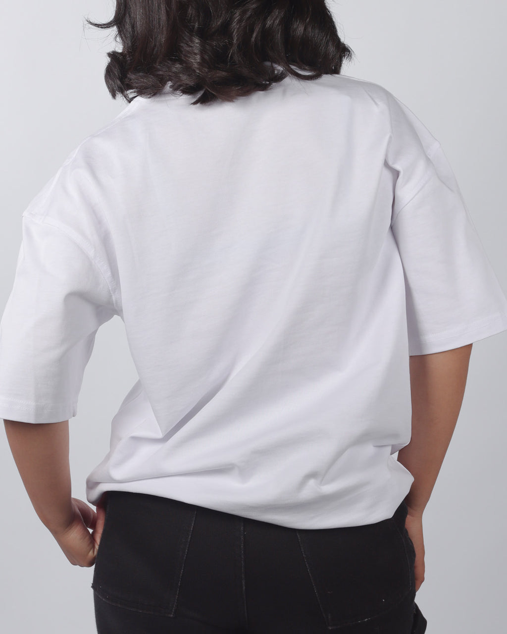 تيشيرت حريمي أوفرسايز - أبيض